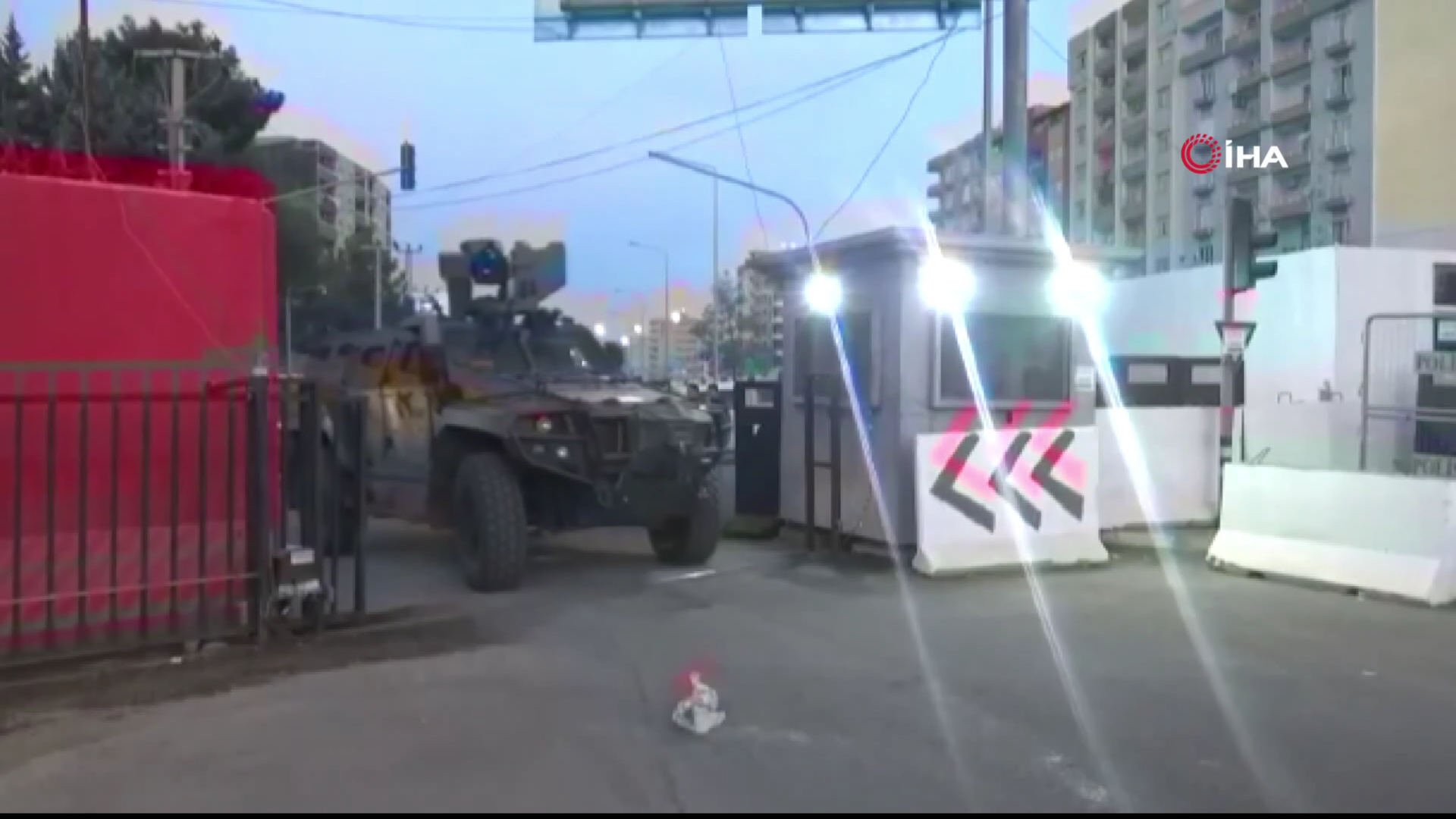 Asayîşa Tirkiyeyê bi ser malekê dada 8 kes desteser kirin û yekî jî canê xwe  ji dest da 